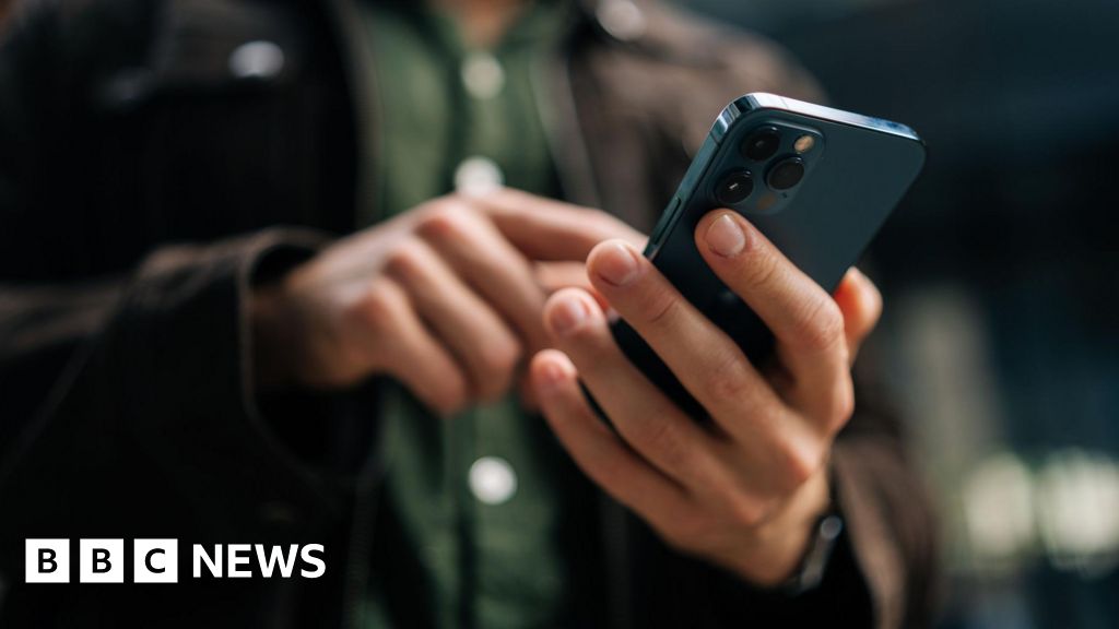 Ad for AI editing app which said it could ‘remove anything’ banned