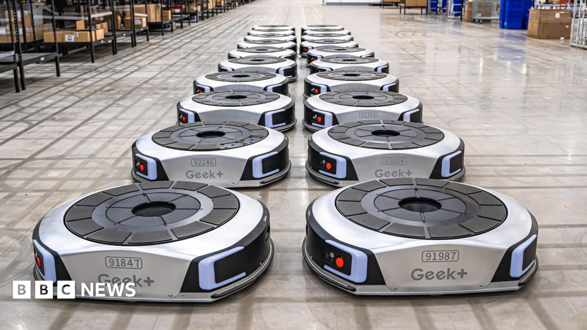 The Chinese robot army transforming the UK’s retail industry